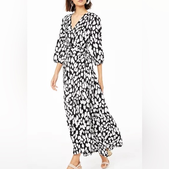 Bar III Dresses & Skirts - BAR lll dress Black&white maxi wrap dress! In a size small 3/4 sleeve